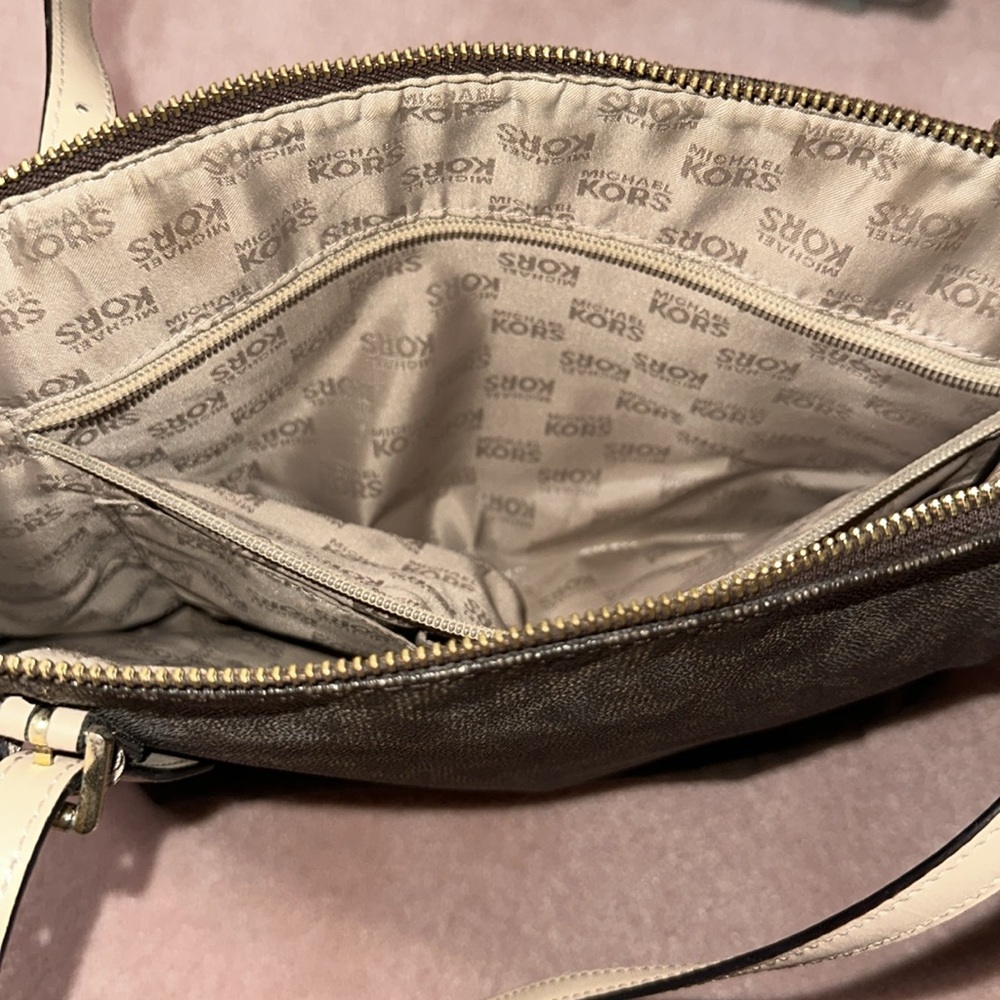 Michael Kors Jet Set East West Signature Zip Tote Bag - Picture 14 of 14